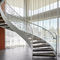 백색 합금 현대 구부려진 계단 Rought 철 방책 목제 보행 디자인